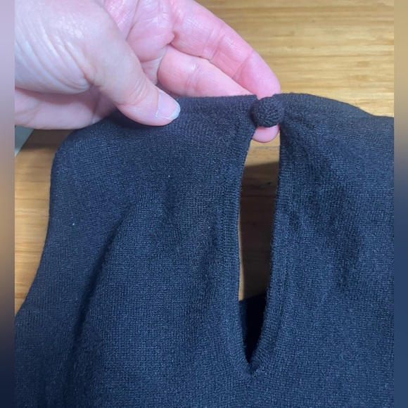 St. John- 100% Cashmere Embellished Tank Top. Size M - Picture 5 of 7